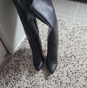 Black knee high boots size 8